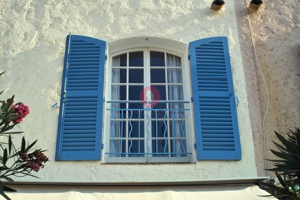 Exterior Window Decorations