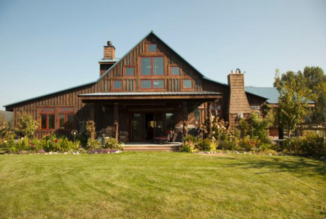 Turn A Barn Into A Beautiful Home